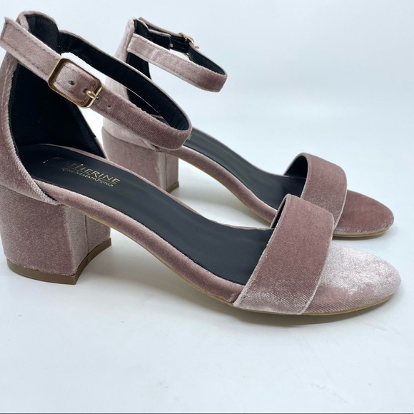 NWOT Catherine Malandrino Velvet Sandals- size 6 - Picture 2 of 7